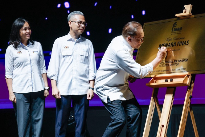 Anwar mahu industri filem lebih terbuka, kreatif tanpa luntur nilai