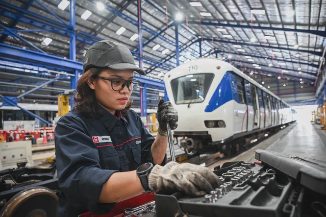 Nur Atiqah srikandi teknikal di sebalik kelancaran LRT Kelana Jaya