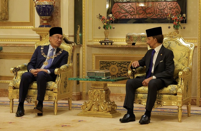 PM receives royal honour from Brunei Sultan