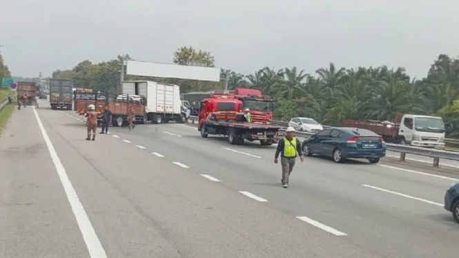 Seorang maut, dua parah nahas empat lori