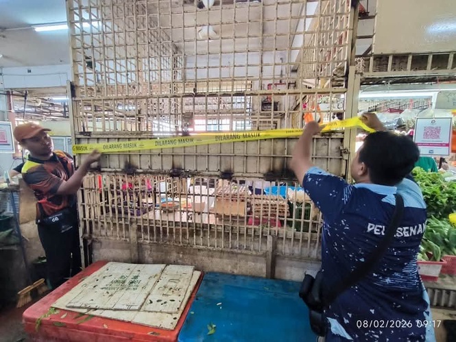 士拉央市议会突击检查菁乡岭巴刹 封3商铺发8罚单