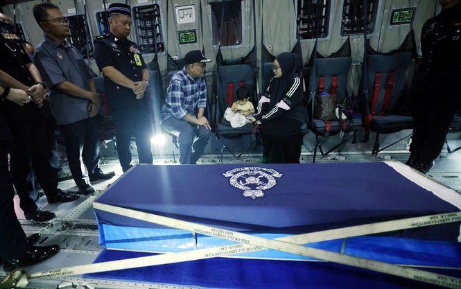Renjatan elektrik: Jenazah tiga anggota polis diterbangkan pulang ke kampung halaman