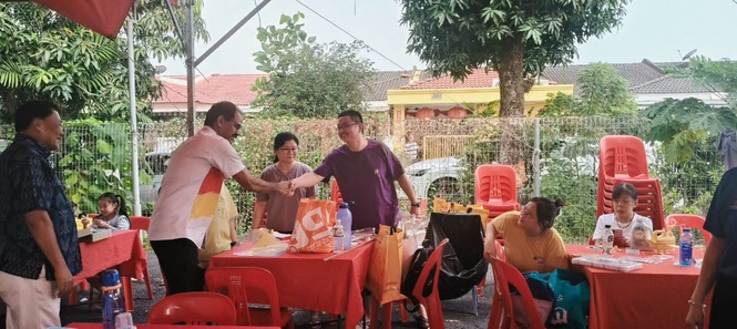 Penduduk Kampung Baru Sungai Jarom hasilkan tanglung bahan kitar semula