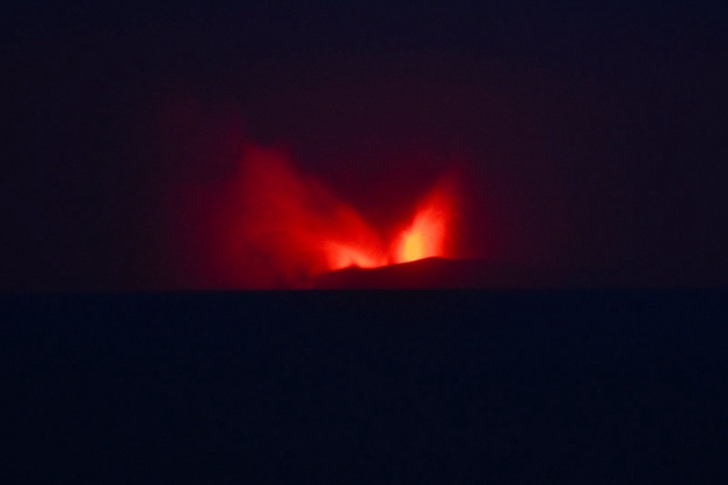 Hampir 30,000 penumpang, lebih 240 penerbangan terjejas akibat debu Anak Krakatau