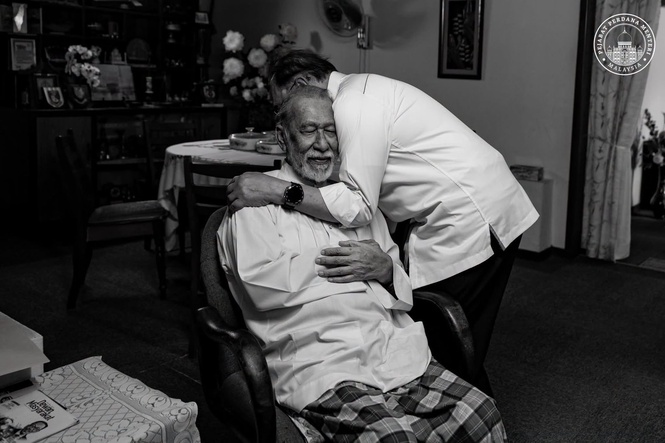 PM’s oldest brother Idrus Ibrahim dies