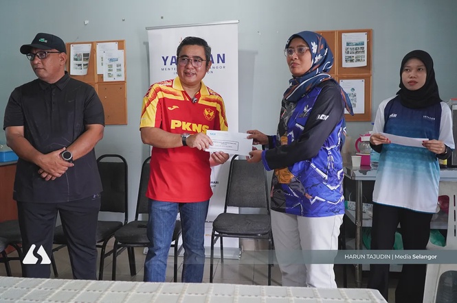 Mangsa ribut Semenyih lega bantuan Yayasan MBI ringankan kos baik pulih