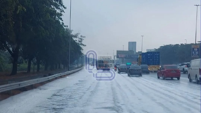 Mystery white substance on KESAS not snow but lorry soap spill