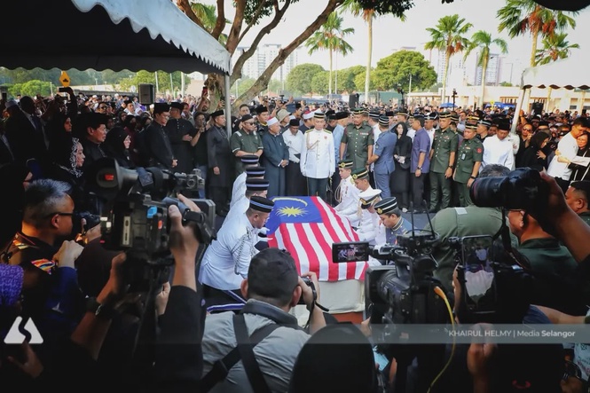 Tun Dr Siti Hasmah laid to rest at Pusara Negara