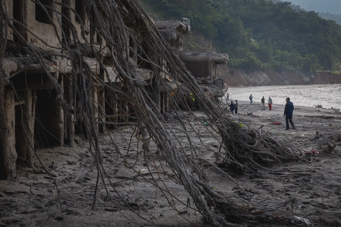 Nepal halts search after fatal flood to focus on rehabilitation