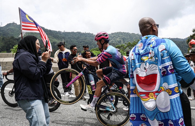 Ronan Auge in medically induced coma after LTdL crash