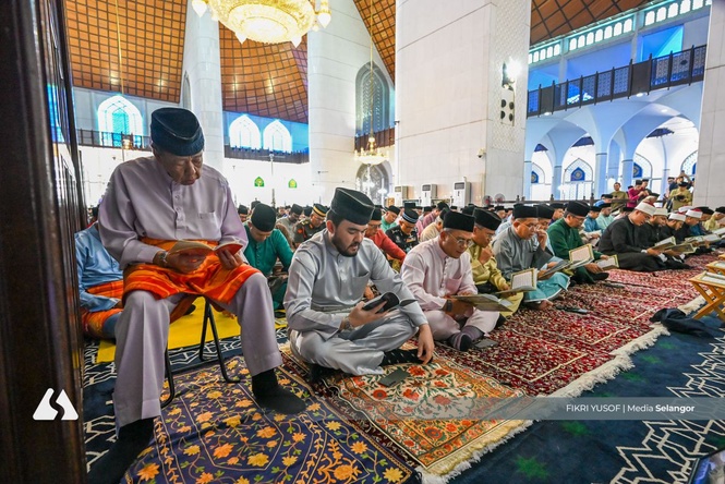 Selangor Sultan attends yasin recitation, tahlil, prayers to mark Silver Jubilee