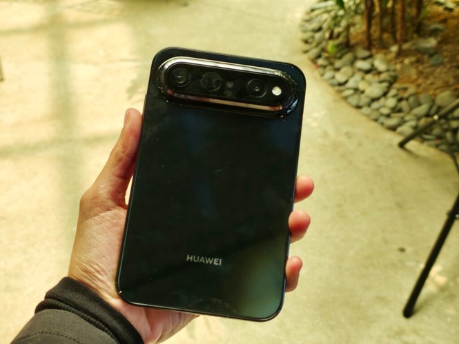 Image from: Huawei Pura X View first impressions: Its unusual shape is what stands out