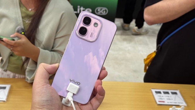 Image from: Vivo V80 Lite 5G: 10,000mAh battery, Dimensity 7300e and 6.83″ display, from RM1,499