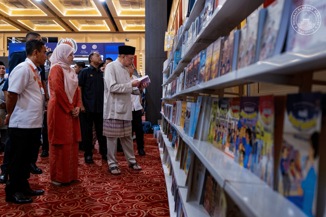 Image from: Anwar Ibrahim Umum Kerajaan Kekalkan Pemberian Baucar Buku RM100