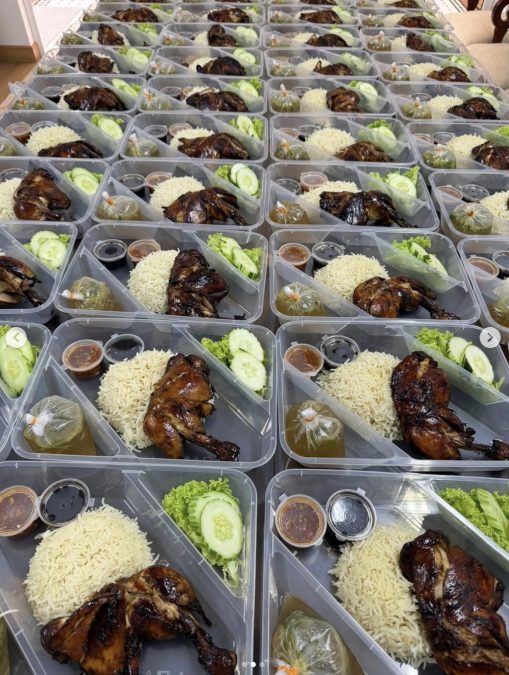 Image from: “Mama Sebenarnya Banyak Buat Give Back” – Anak Noor Kartini Jawab Isu Nasi Ayam RM26