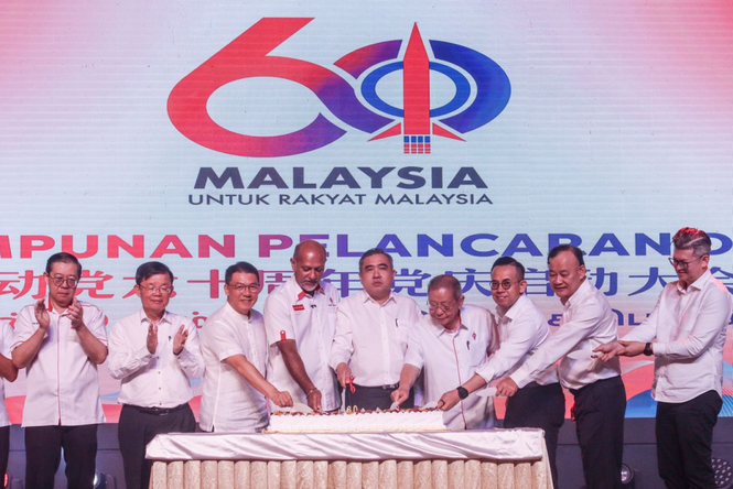 Image from: Anwar Ibrahim Akui Lebih Selamat Berkawan Dengan DAP