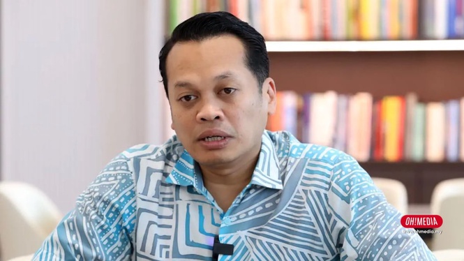 nik nazmi