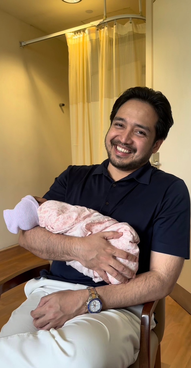 Image from: Adib khalid, Izara Aishah dedah wajah anak, pilih nama Tahara Alima untuk puteri ketiga