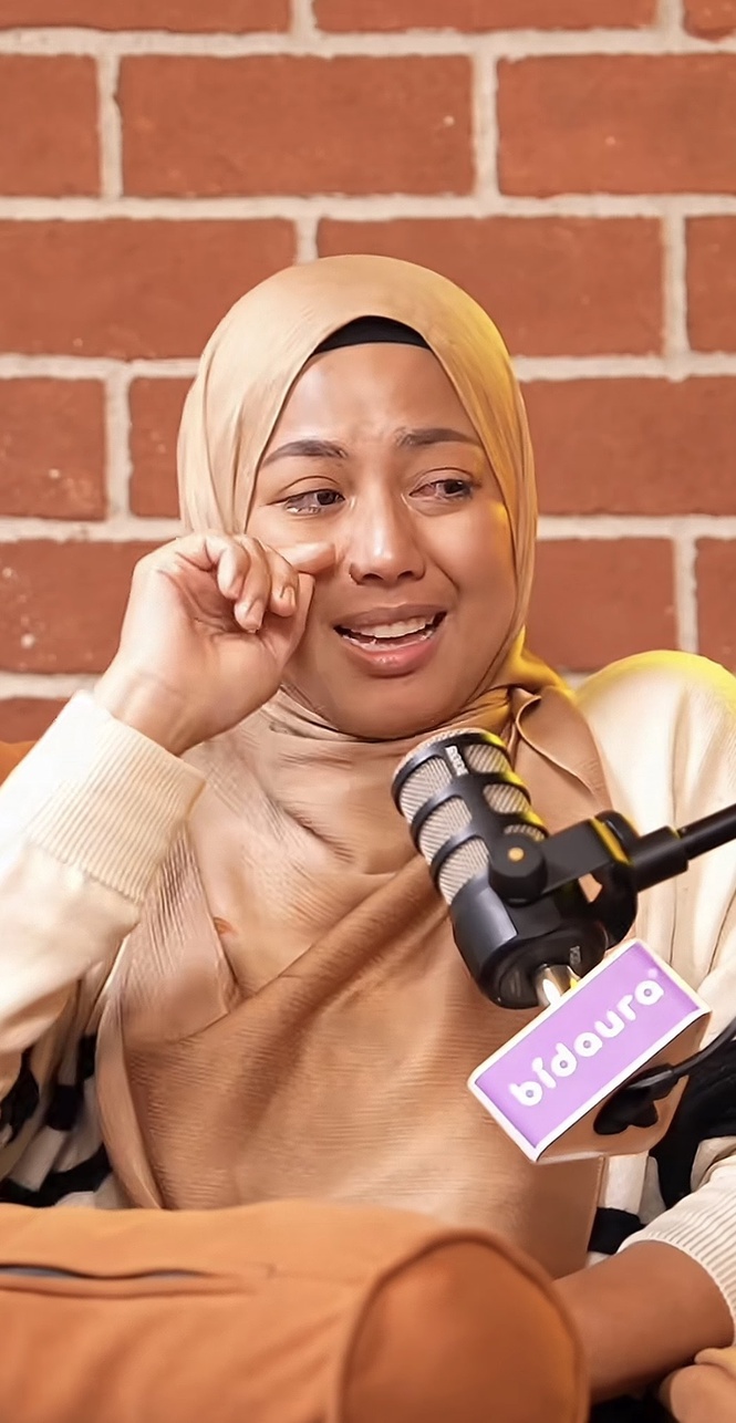 Image from: Azar Azmi kongsi sisi baik Ozlynn, bantu hulur duit waktu susah – “Aku boleh beli susu untuk anak”