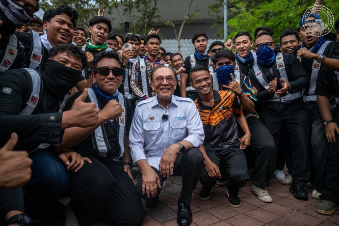 Image from: Anak muda bebas beri teguran kepada kerajaan, tapi perlu dengan ilmu & akhlak -PM Anwar