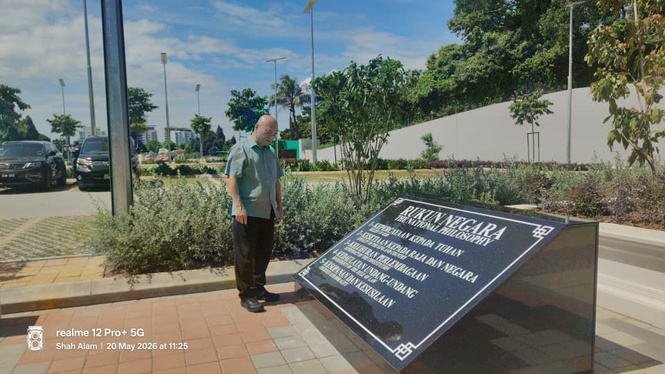 Image from: Ronnie Liu ‘turun padang’ lawat Plak Monumen Rukun Negara -“Saya benar-benar tersentuh”