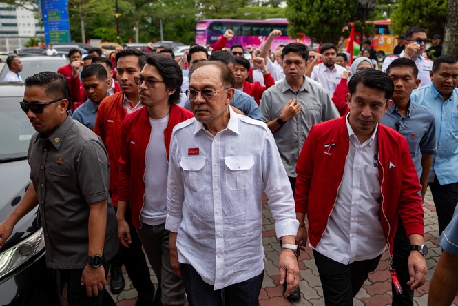 Image from: Menteri rompak kekayaan negara? PM Anwar cabar dakwaan, minta kemuka bukti!