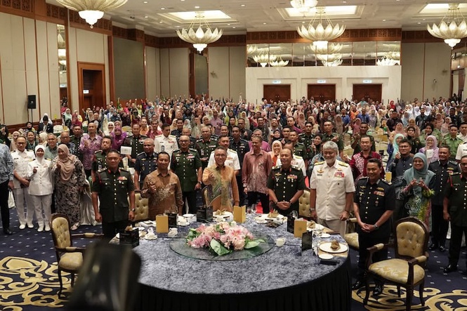 Image from: Negara diutamakan! Integriti, disiplin & amanah jadi pegangan penerima APC MINDEF