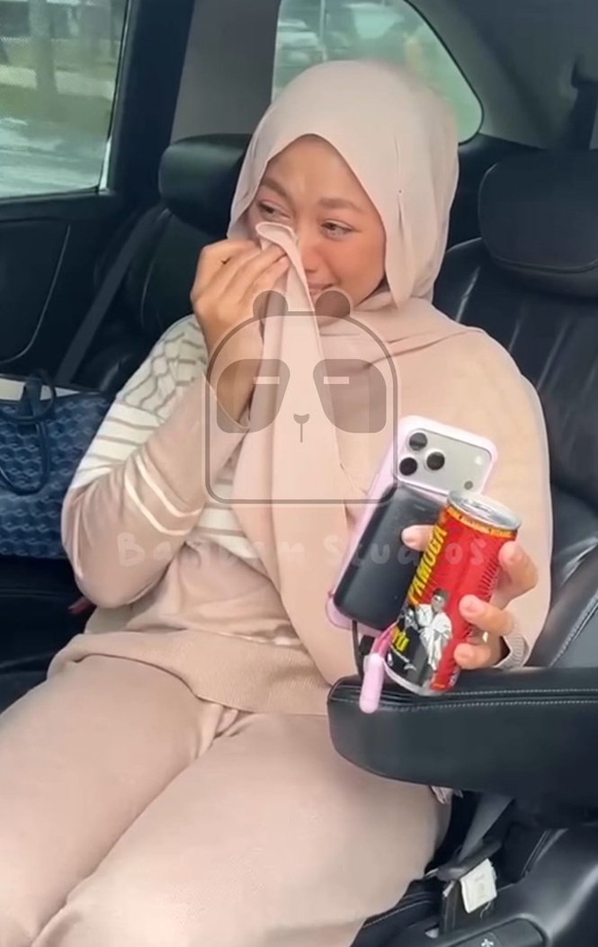 Image from: Azar Azmi gagal tahan sebak, kembali berlakon selepas tujuh tahund menghilang – “Saya nervous, takut”