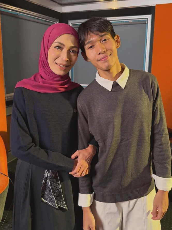 Image from: Amyza Aznan, anak terima hadiah tajaan umrah – “Adrian memang teringin nak ke sana”