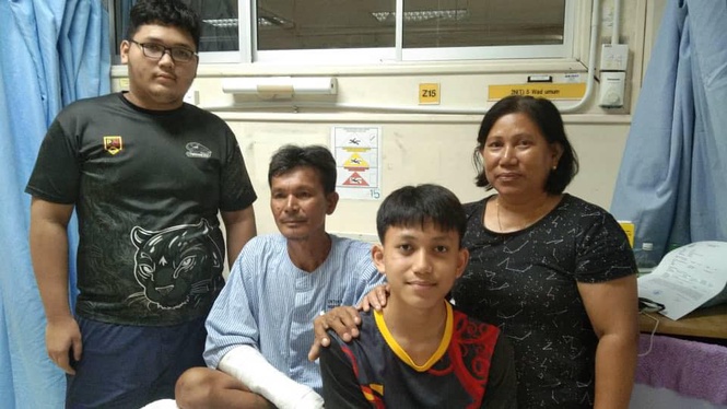 Image from: Terjatuh di rumah hingga patah tulang siku, LINDUNG 24 Jam jadi penyelamat rawatan!