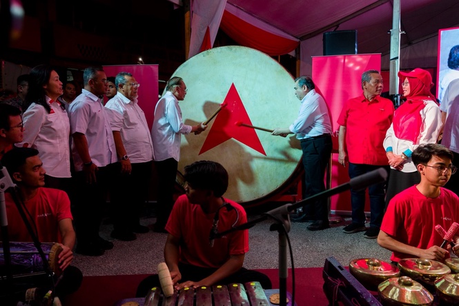 Image from: PM Anwar tak setuju sistem beratur panjang terima bantuan -“Jangan anggap rakyat itu hamba”