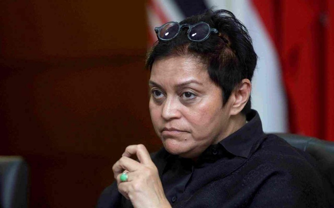 Image from: “Tiada undang-undang halang mereka ambil alih perniagaan” -Azalina ulas Isu Rohingya