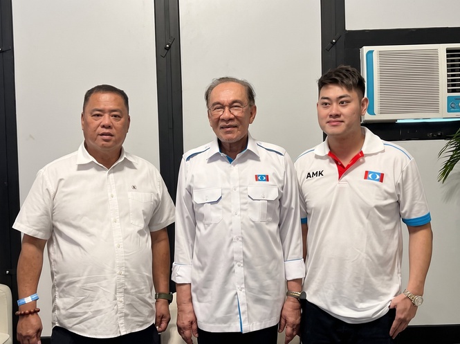 Image from: Nicky Liow mengaku jumpa PM, dakwa terima baju AMK lepas beri sumbangan