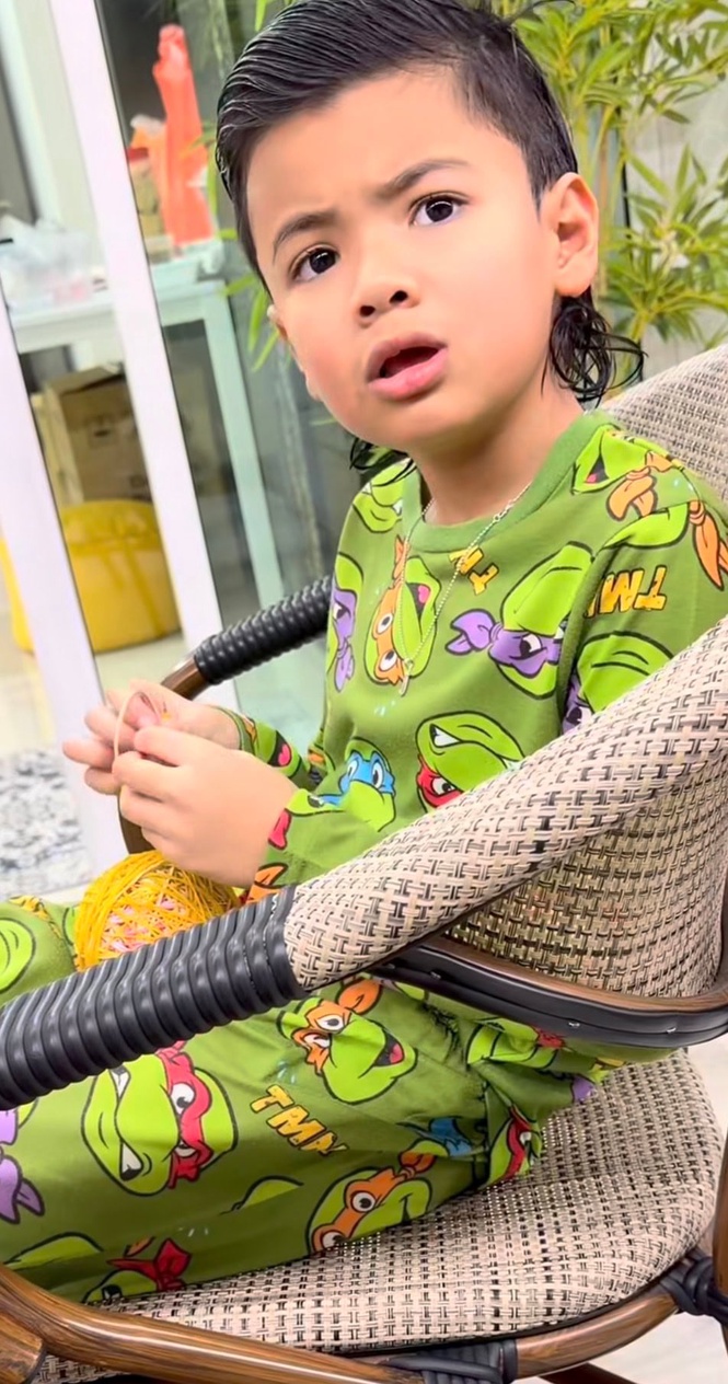 Image from: Jangan bezakan, biarlah Bilal mak bapa dia ustaz dan ustazah… tertinggal jauh dah baby – Jayden