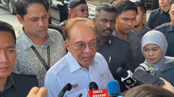 Image from: Keluar kerajaan Melaka? PM Anwar minta DAP tangguh keputusan -“Kalau boleh runding dulu…”