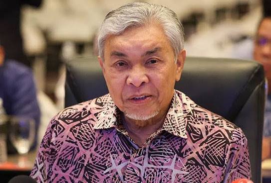 Image from: Zahid balas pantun PM Anwar, seloroh hubungan masih baik -“Cuma belum cium…”