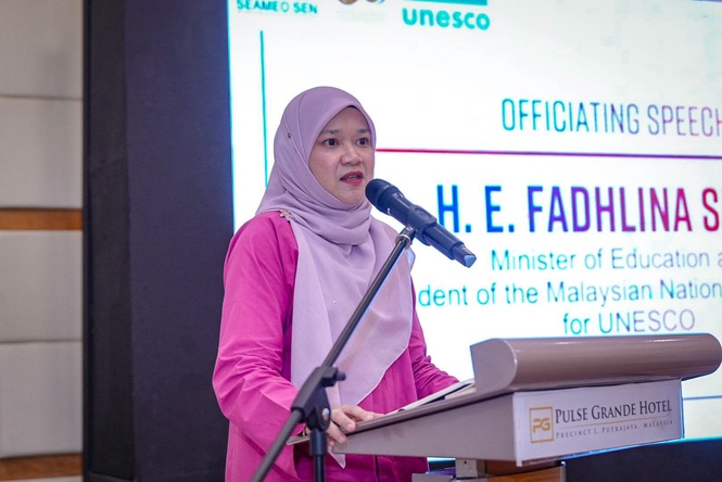 Image from: Bantu ringankan beban! Fadhlina sokong inisiatif beli uniform sekolah secara ansuran