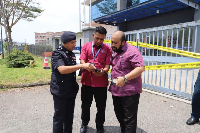 Image from: Tiada kompromi! Kerajaan Johor sita premis perindustrian pasang Jalur Gemilang terbalik