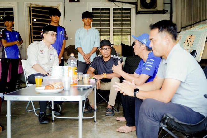 Image from: Taufiq ziarah keluarga Farres Putra, kongsi kisah terakhir arwah – “Doa solat panjang daripada biasa”