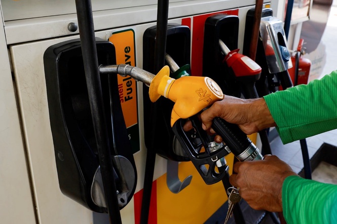 Image from: Harga minyak turun! RON97, RON95 tanpa subsidi susut 5 sen, diesel 15 sen seliter