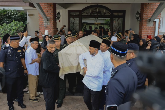 Image from: Tun Dr. Hasmah ikon kesihatan awam negara, kesayangan rakyat sejak berdekad – Dzulkefly