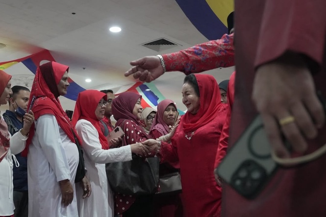 Image from: Hadir PAU 2026, Rosmah curi perhatian -“Ni nak salam Datuk Najib, Datuk Najib tak ada…”