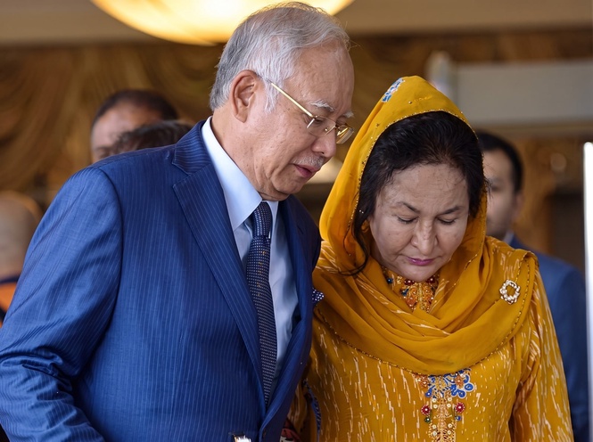 Image from: Ramai mahu beri sumbangan! Saya sedar siapa sahabat bersama kami susah, senang – Rosmah