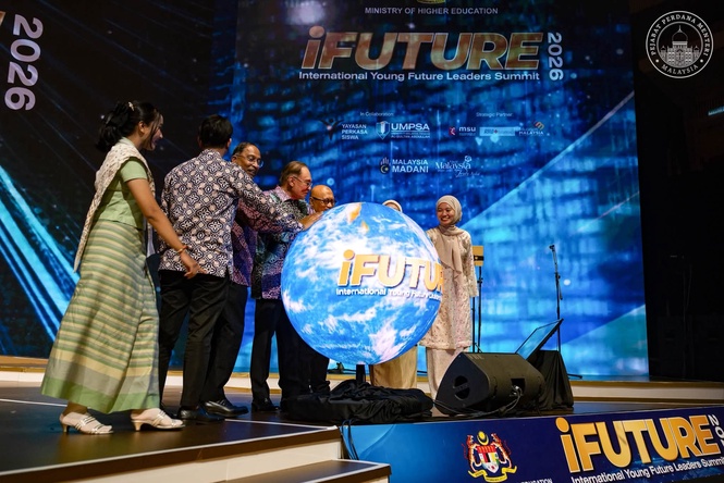 Image from: Berbilion ringgit sepatutnya untuk pelajar, bukannya dicuri perasuah – PM Anwar