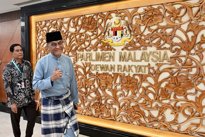 Image from: Belanjawan 2027: Doktor kontrak boleh tarik nafas lega! 9,000 ditawar jawatan tetap
