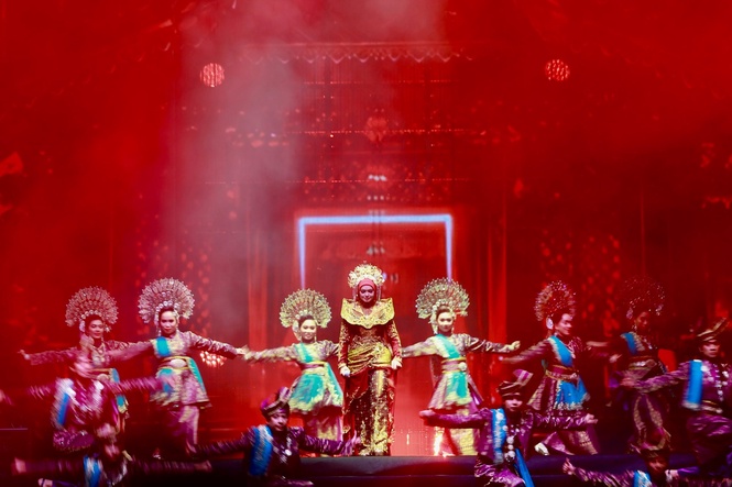 Image from: Fahmi & isteri terhibur hadir konsert Siti Nurhaliza -“Malam yang penuh keindahan seni…”