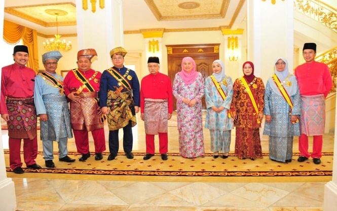 Image from: Tuanku Muhriz sempurnakan Istiadat Penzahiran Darjah Kebesaran Negeri Sembilan