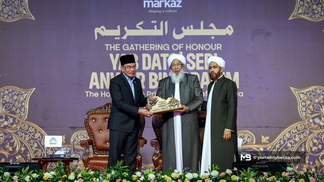 Lima dekad berbakti, Anwar jadi penerima pertama Anugerah Kecemerlangan Sheikh Abu Bakar