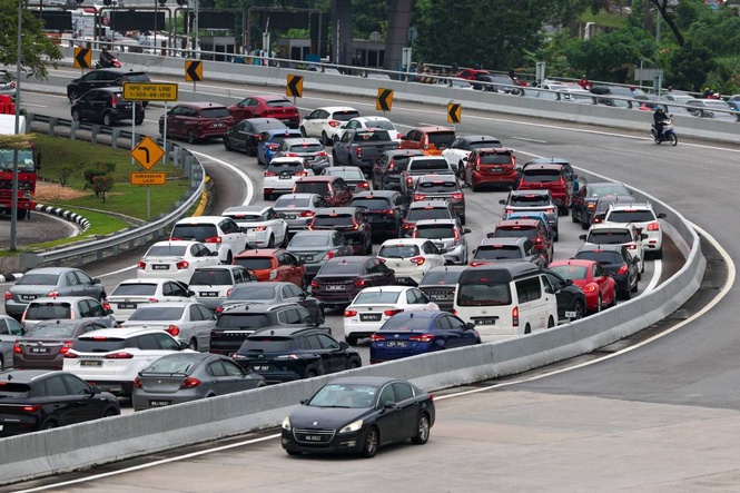Image from: Traffic under control on first day of WFH implementation for public sector
