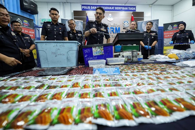 Image from: Cops uncover syndicate using homestays, seize drugs worth RM16.8 million in Sarawak